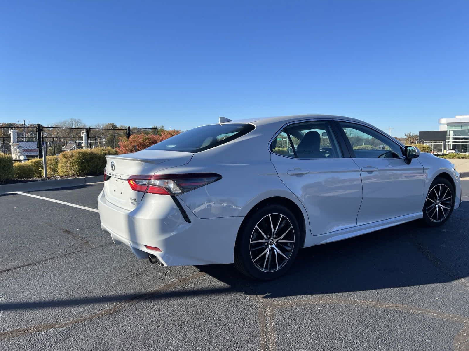 2022 Toyota Camry SE 19