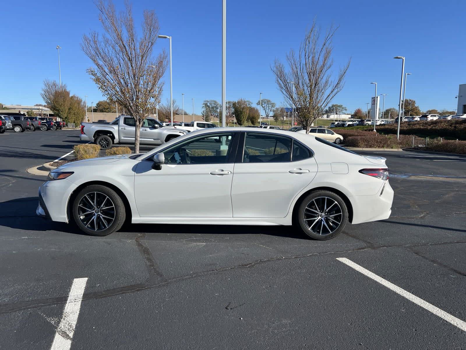 2022 Toyota Camry SE 16