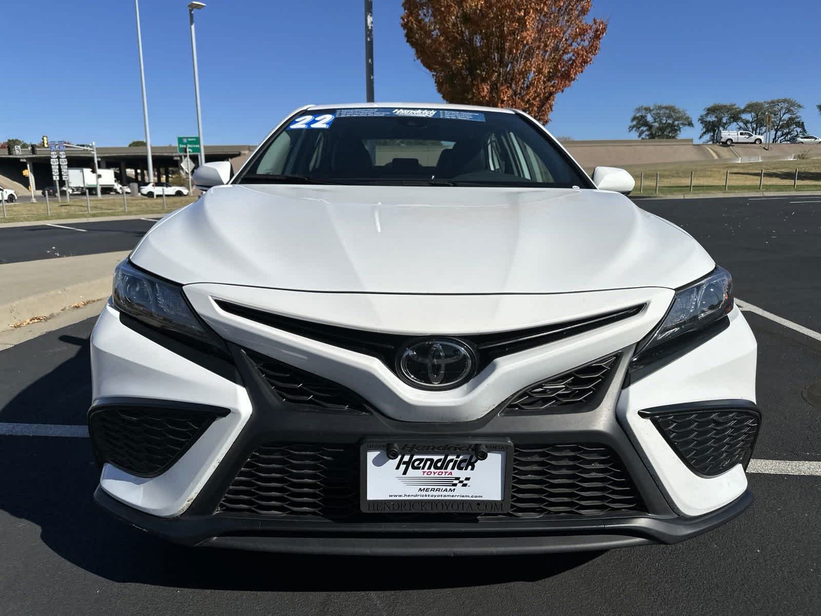 2022 Toyota Camry SE 3