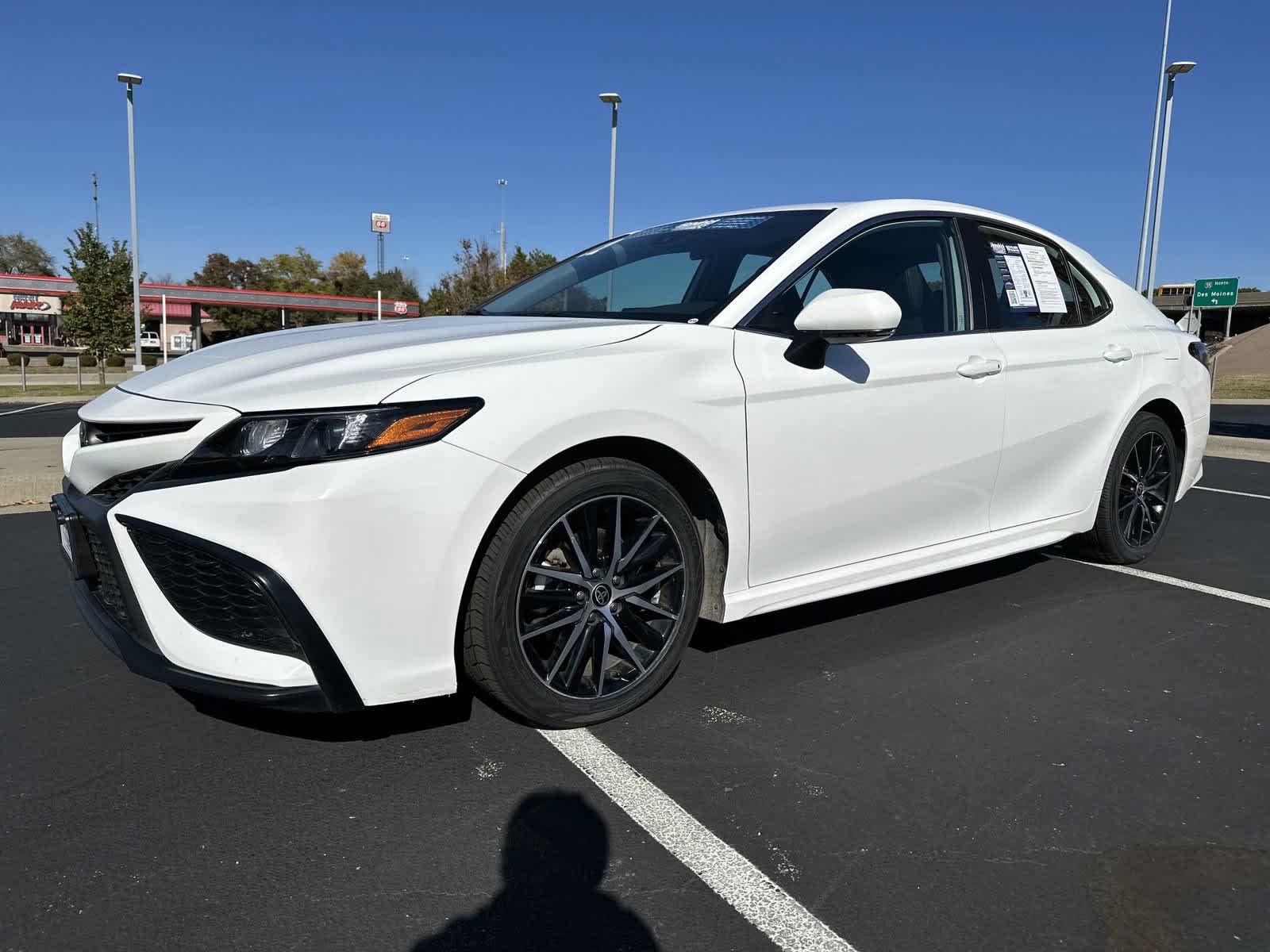 2022 Toyota Camry SE 4