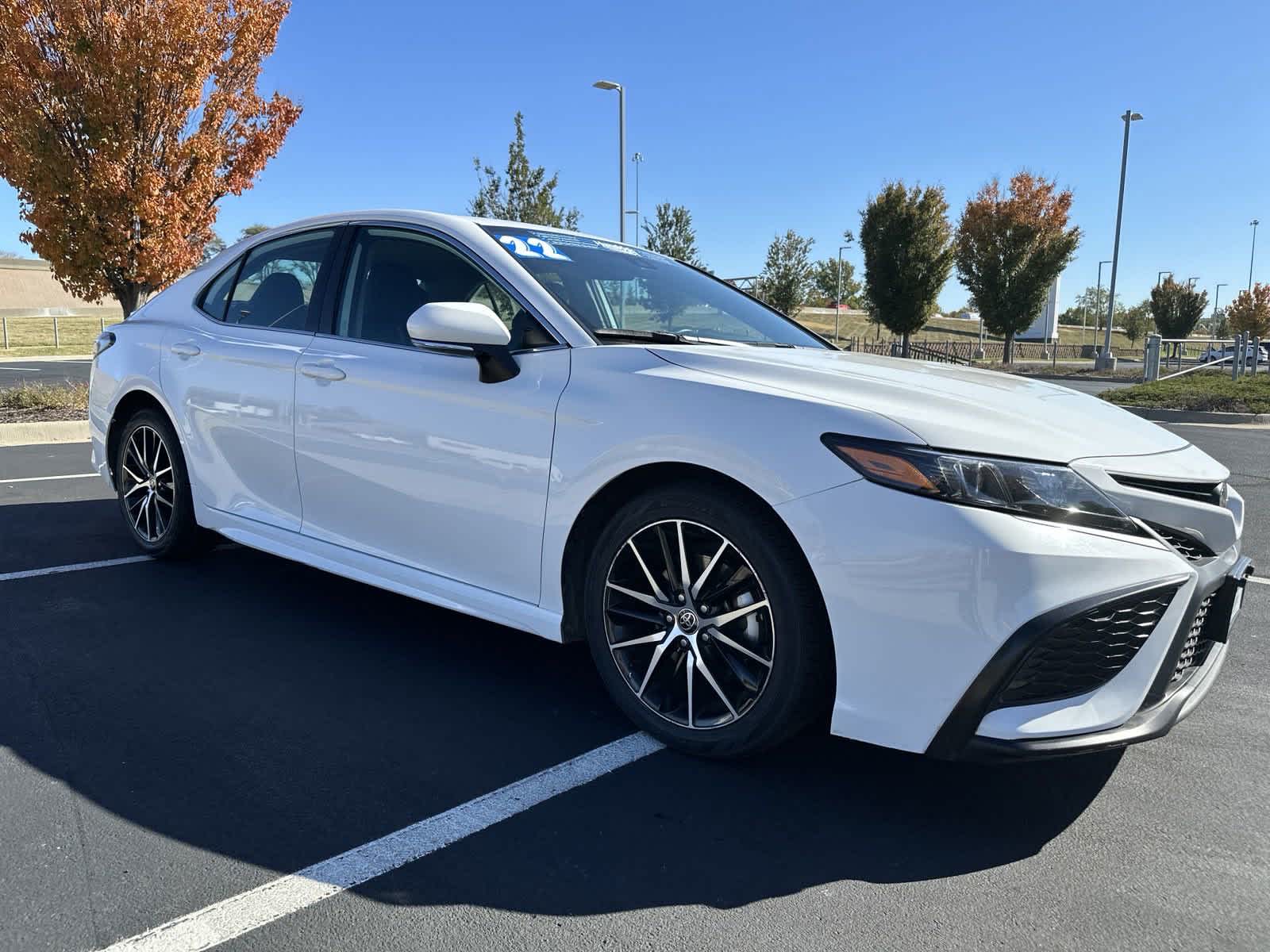 2022 Toyota Camry SE 2