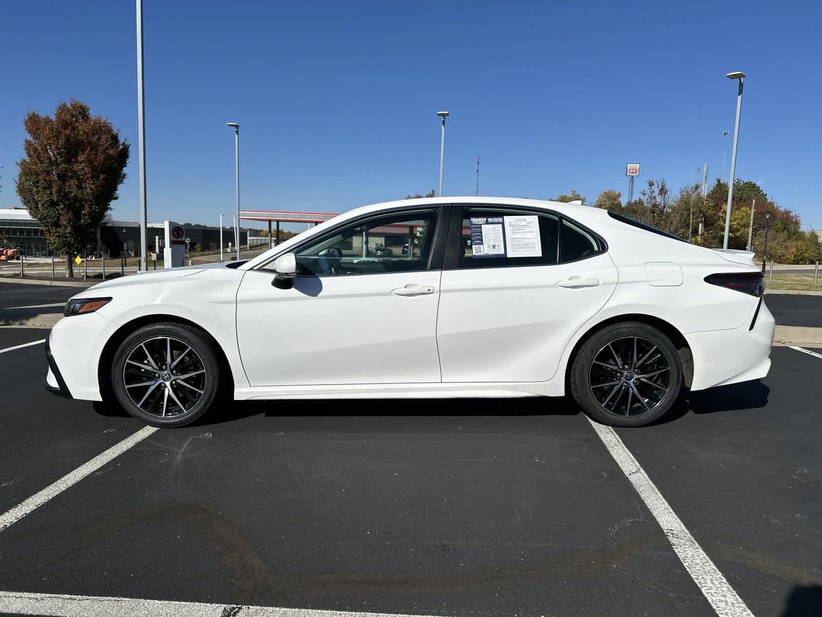 2022 Toyota Camry SE 6