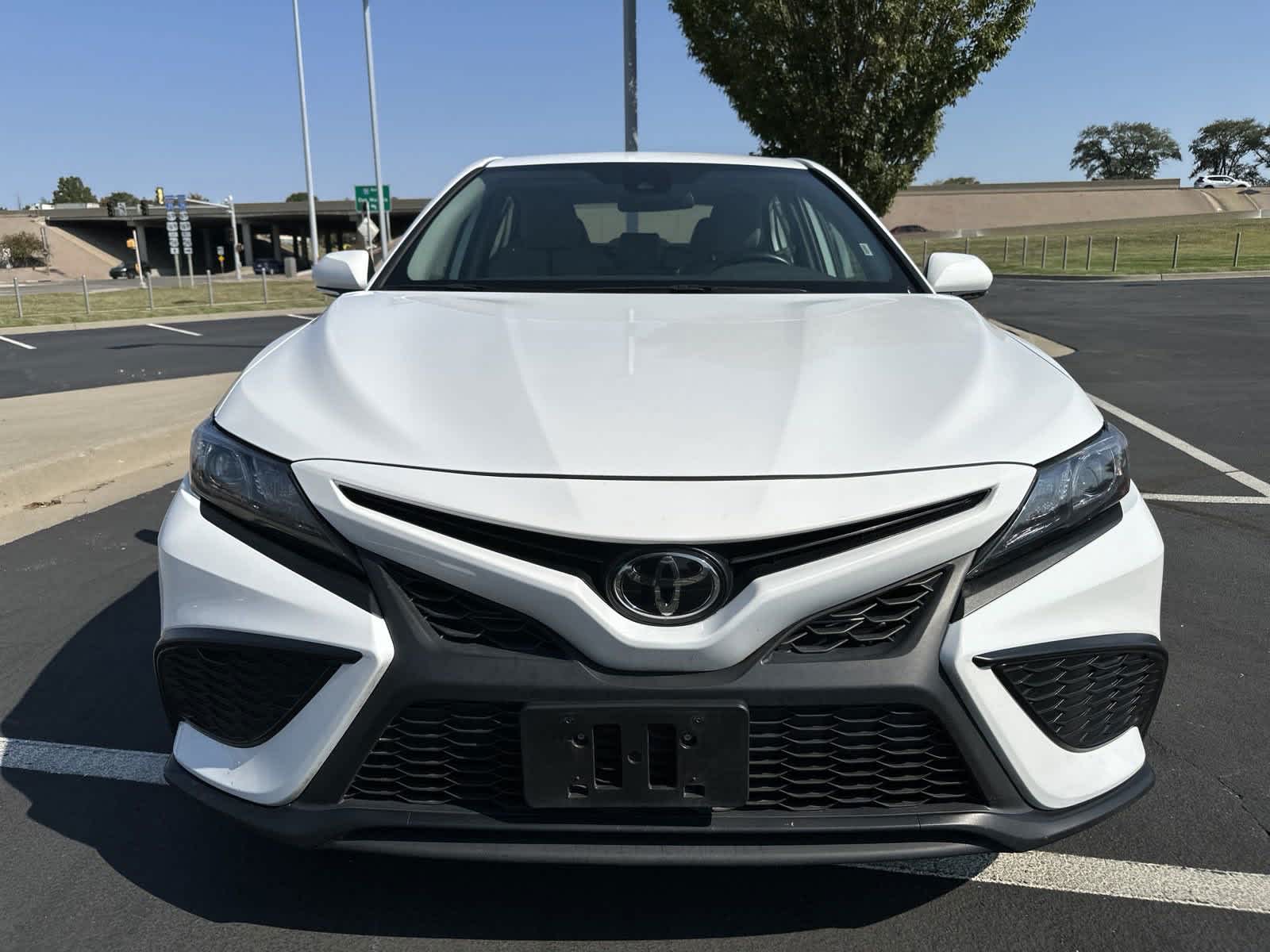 2022 Toyota Camry SE 3