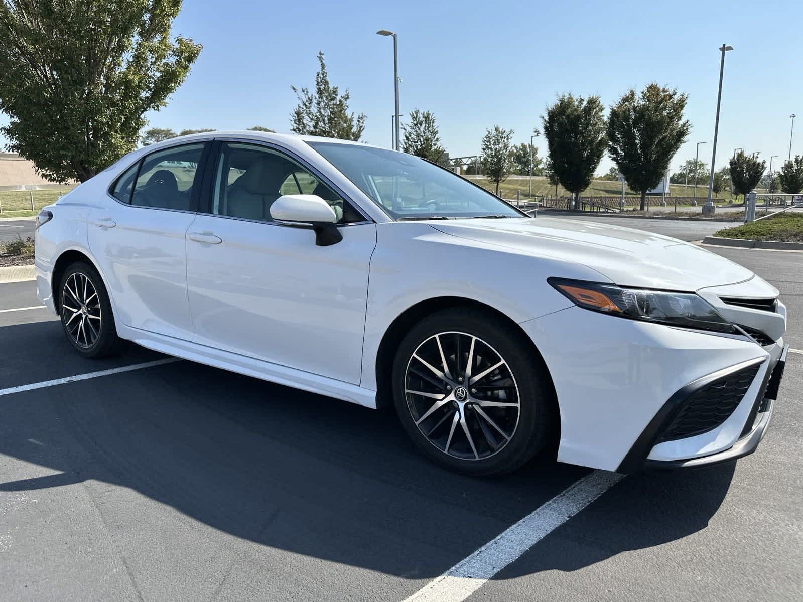 2022 Toyota Camry SE 2