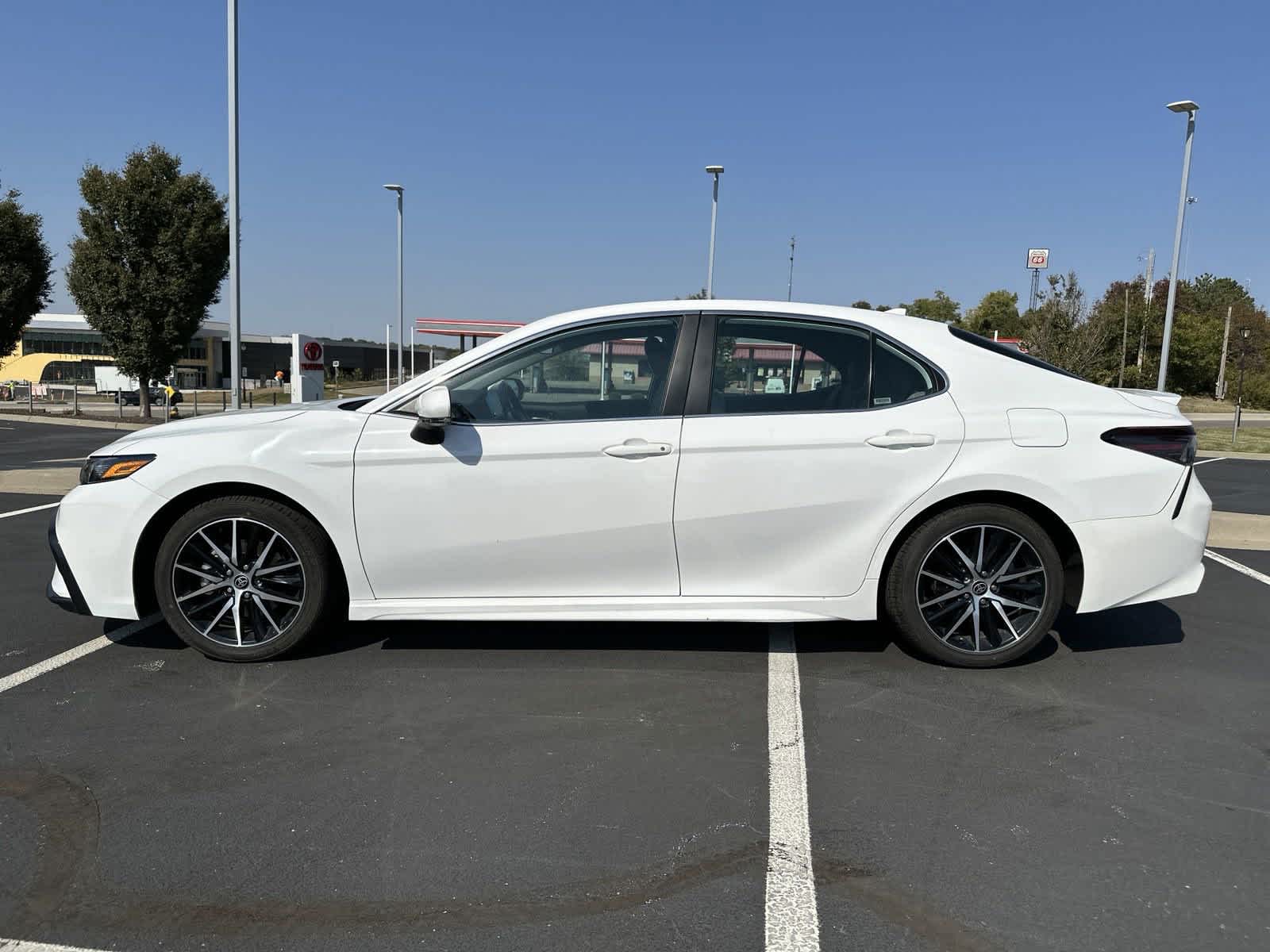 2022 Toyota Camry SE 6