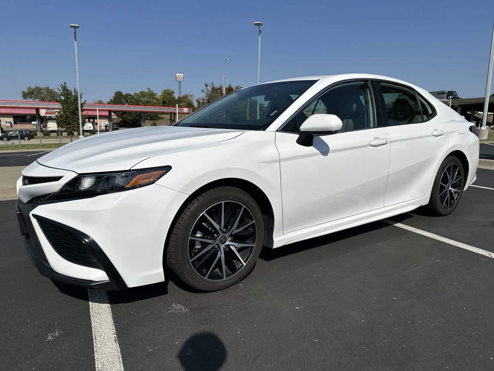 2022 Toyota Camry SE 4