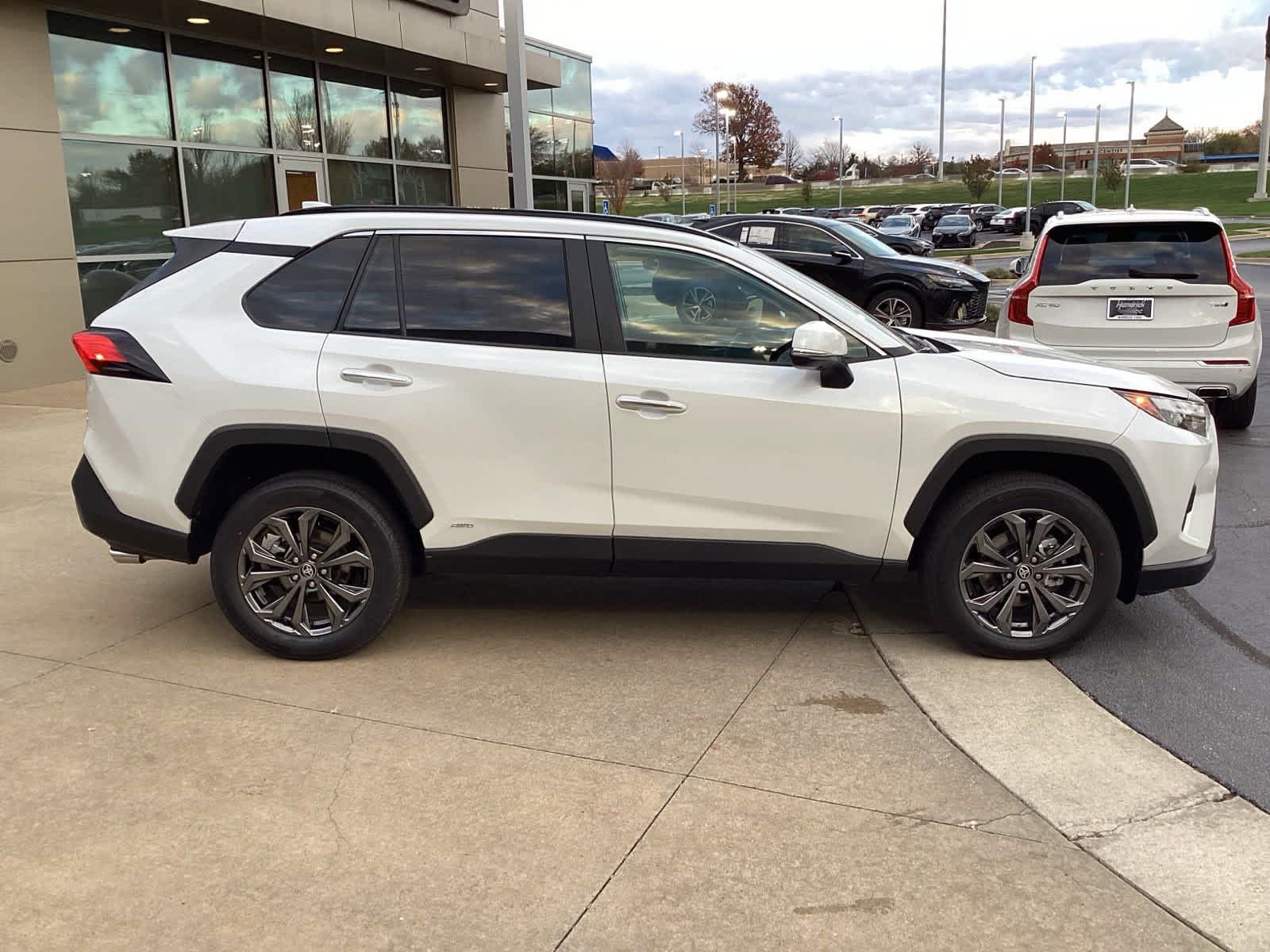 2024 Toyota RAV4 Hybrid Limited 10