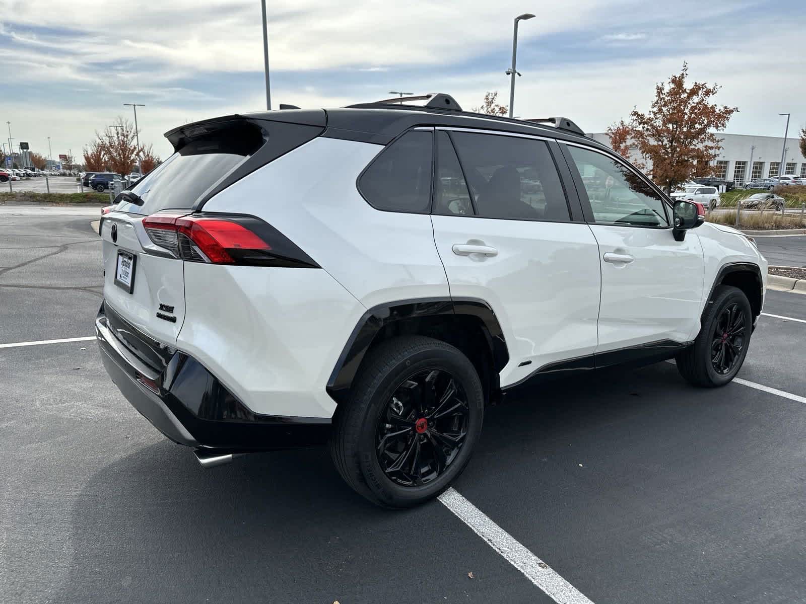 2022 Toyota RAV4 Hybrid XSE 8