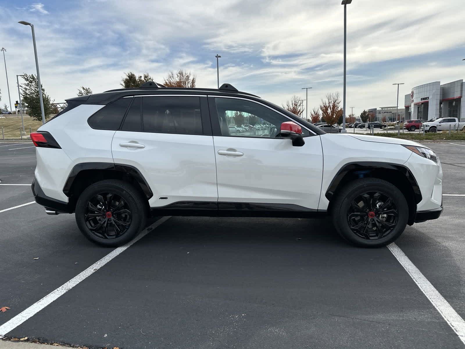 2022 Toyota RAV4 Hybrid XSE 9