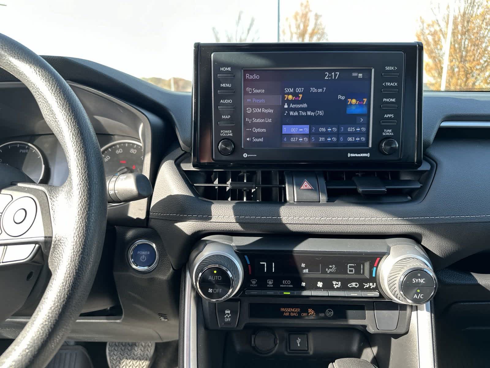 2022 Toyota RAV4 Hybrid XLE 28