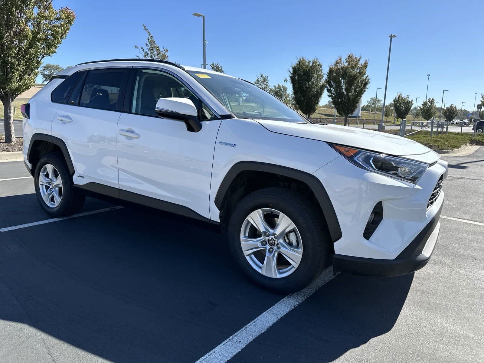 2021 Toyota RAV4 Hybrid XLE 2