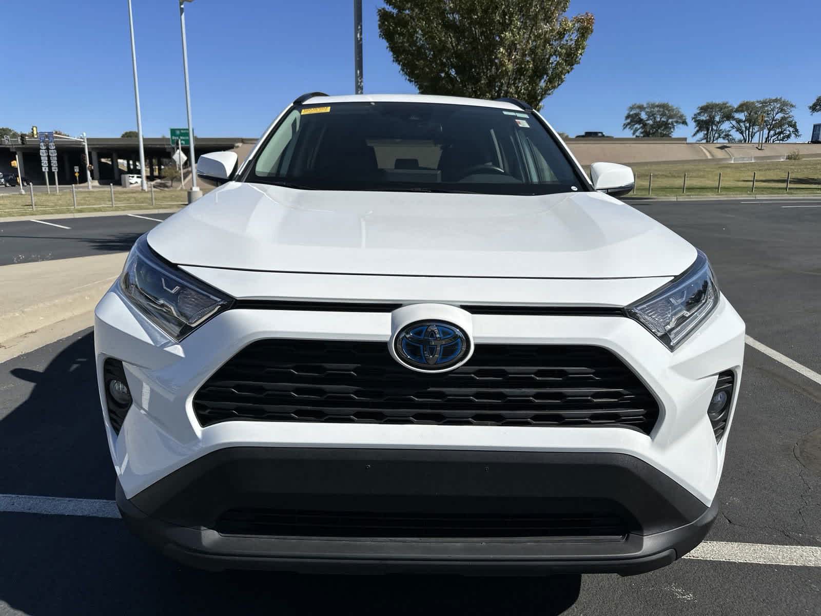 2021 Toyota RAV4 Hybrid XLE 3