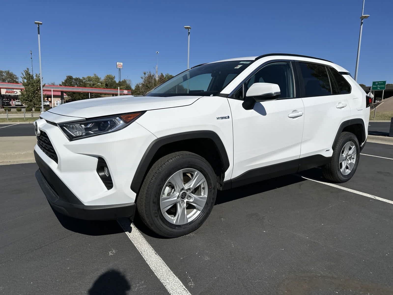 2021 Toyota RAV4 Hybrid XLE 4