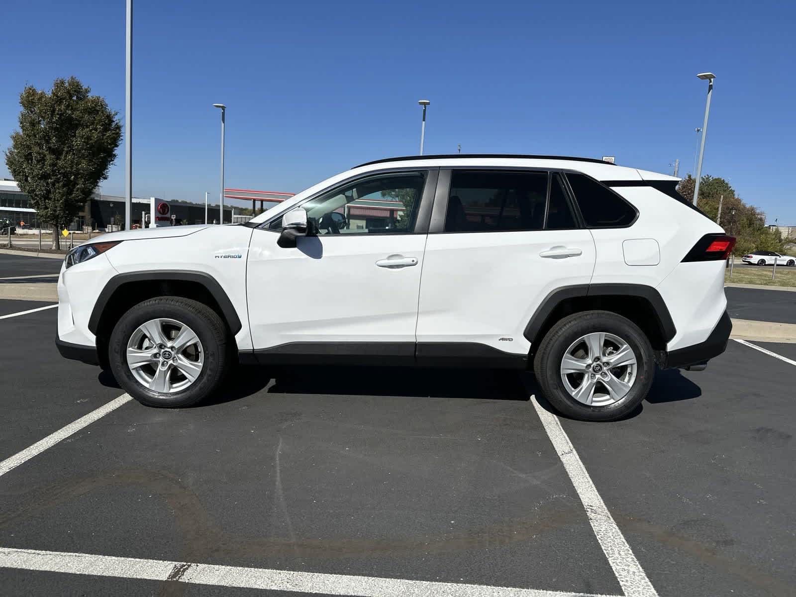 2021 Toyota RAV4 Hybrid XLE 6