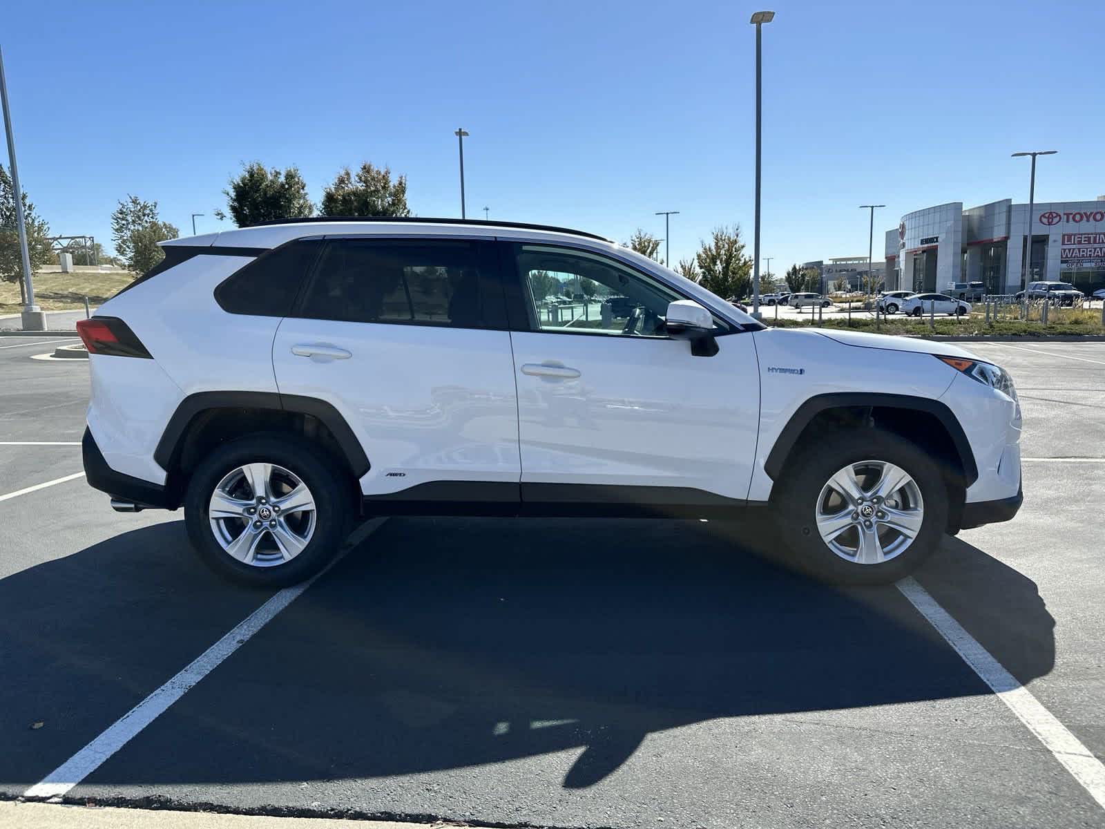 2021 Toyota RAV4 Hybrid XLE 10