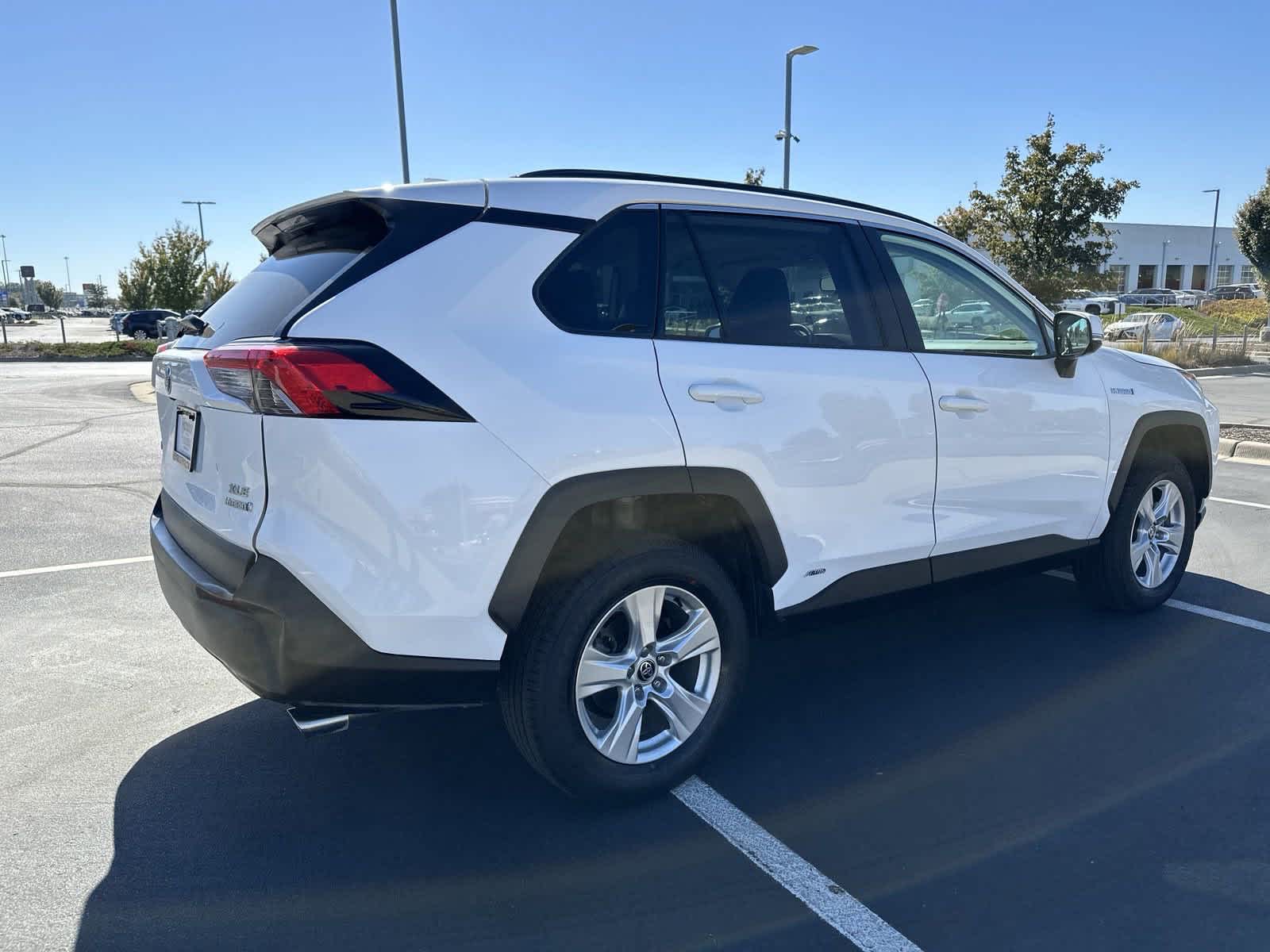 2021 Toyota RAV4 Hybrid XLE 9