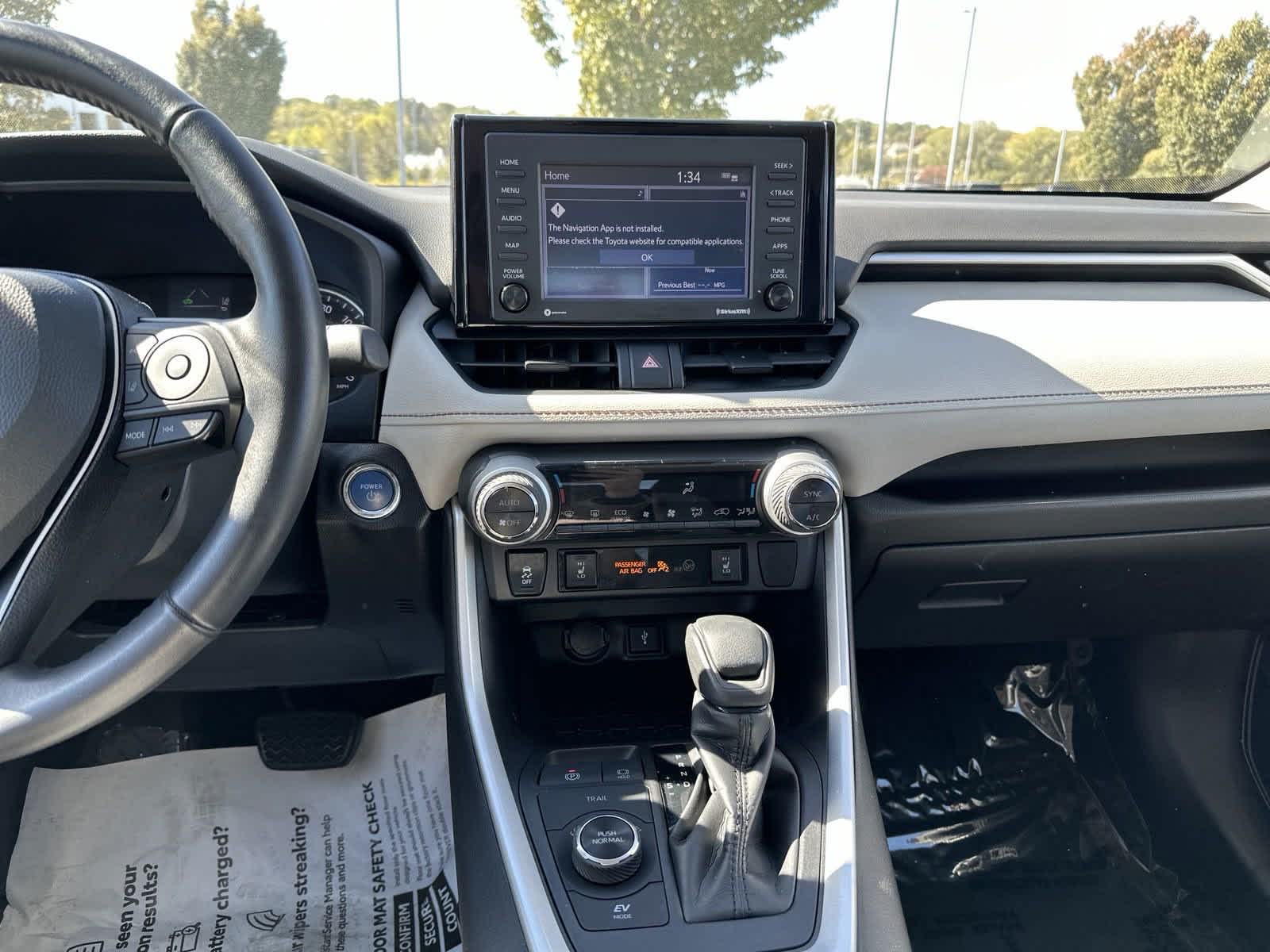 2021 Toyota RAV4 Hybrid XLE 28