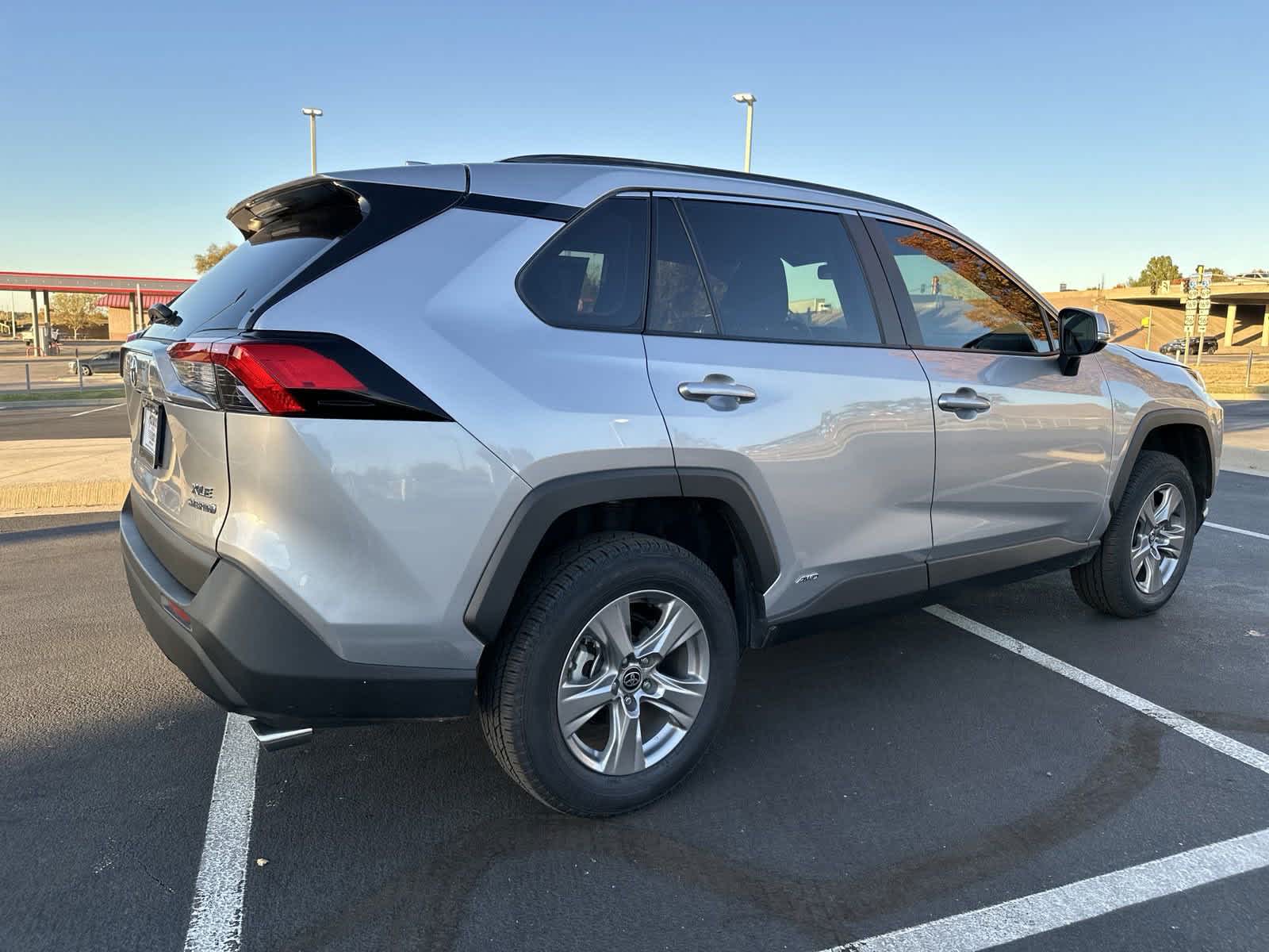 2024 Toyota RAV4 Hybrid XLE 9