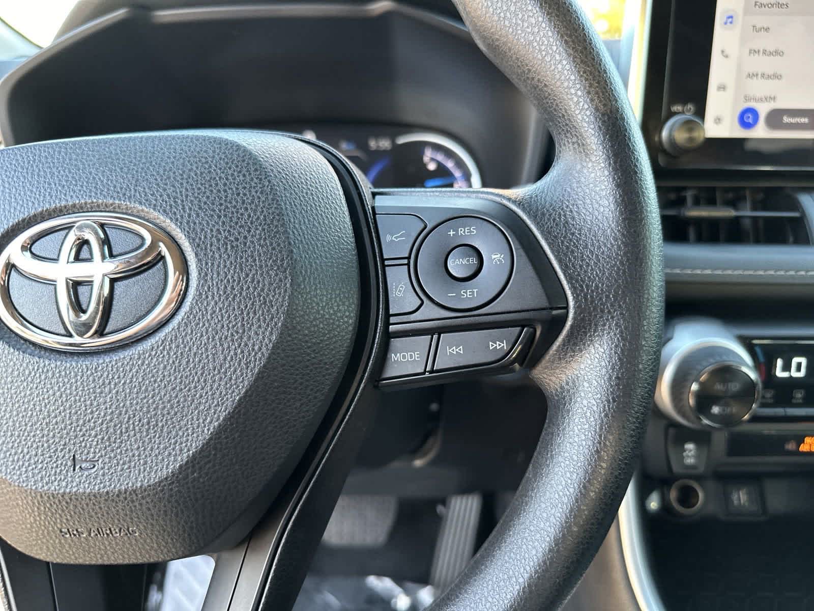 2024 Toyota RAV4 Hybrid XLE 19