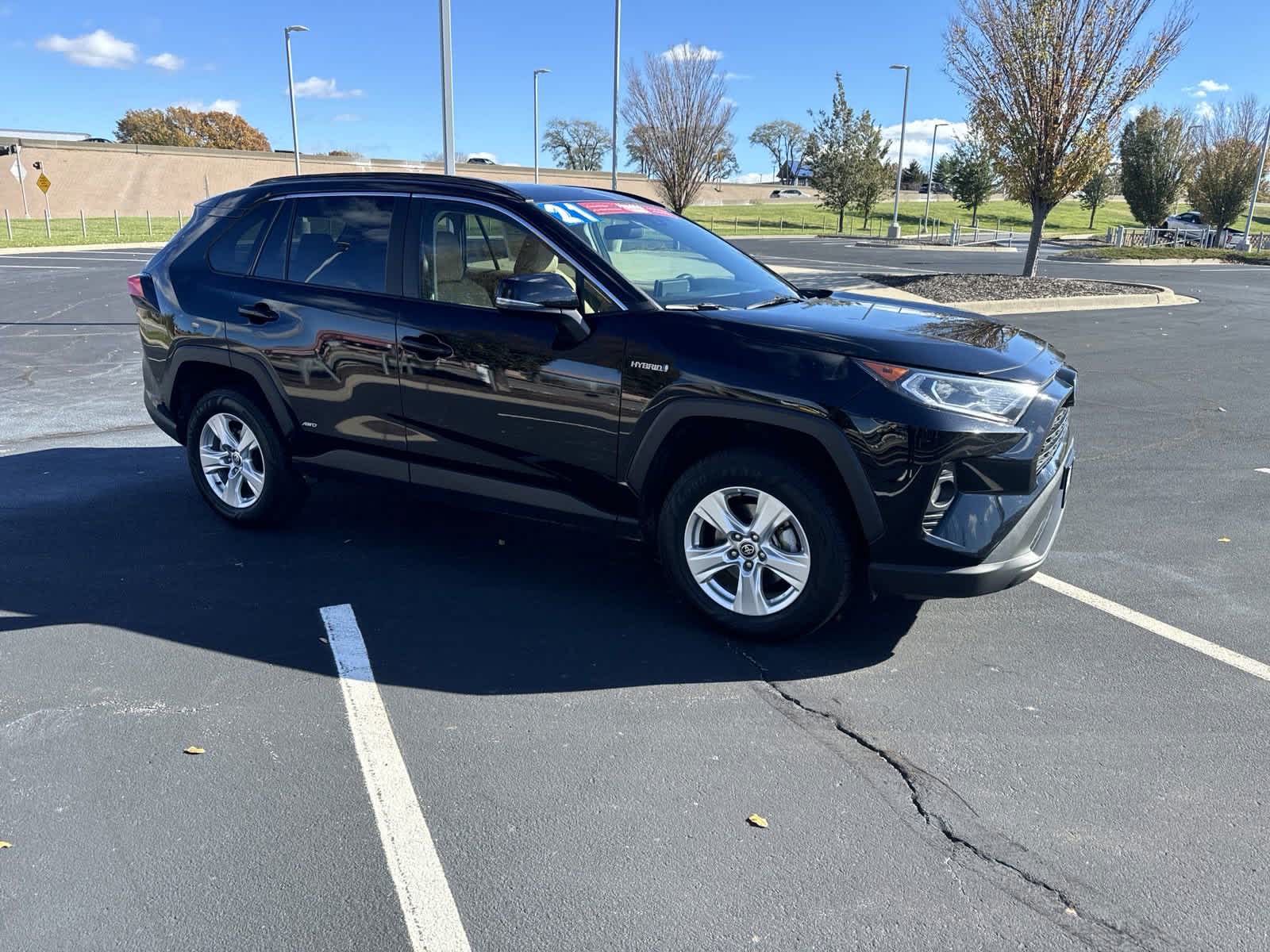 2021 Toyota RAV4 Hybrid XLE 2