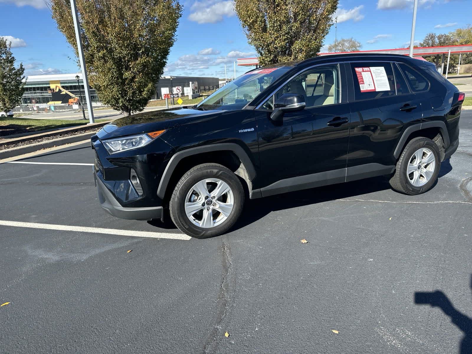 2021 Toyota RAV4 Hybrid XLE 4