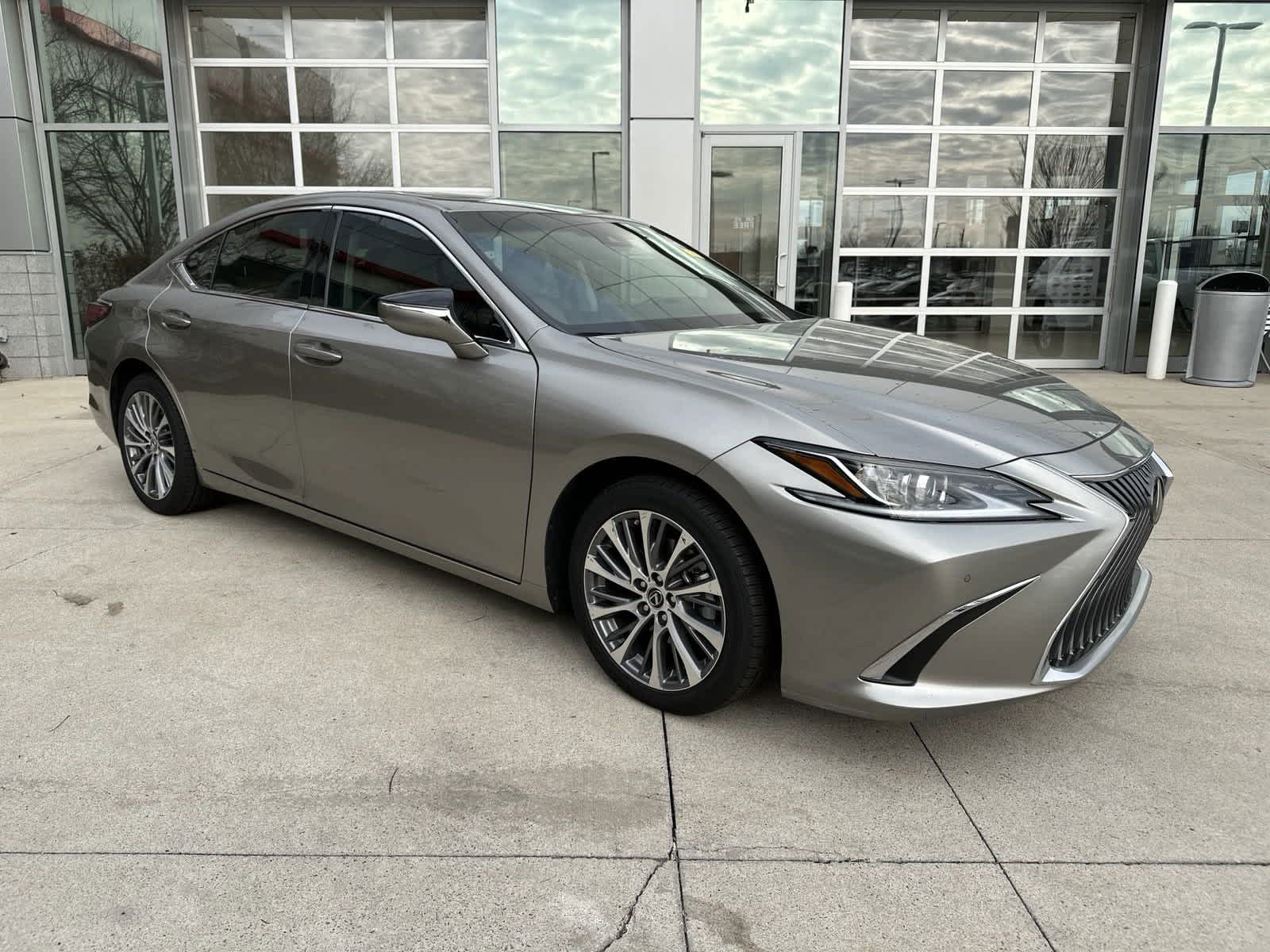 2021 Lexus ES  2