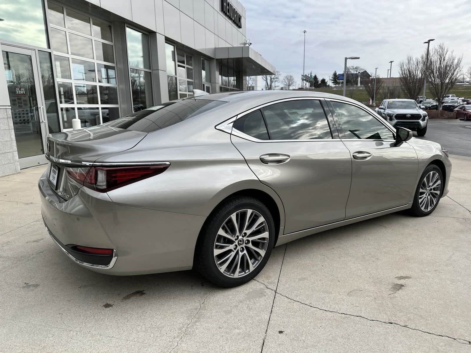 2021 Lexus ES  9