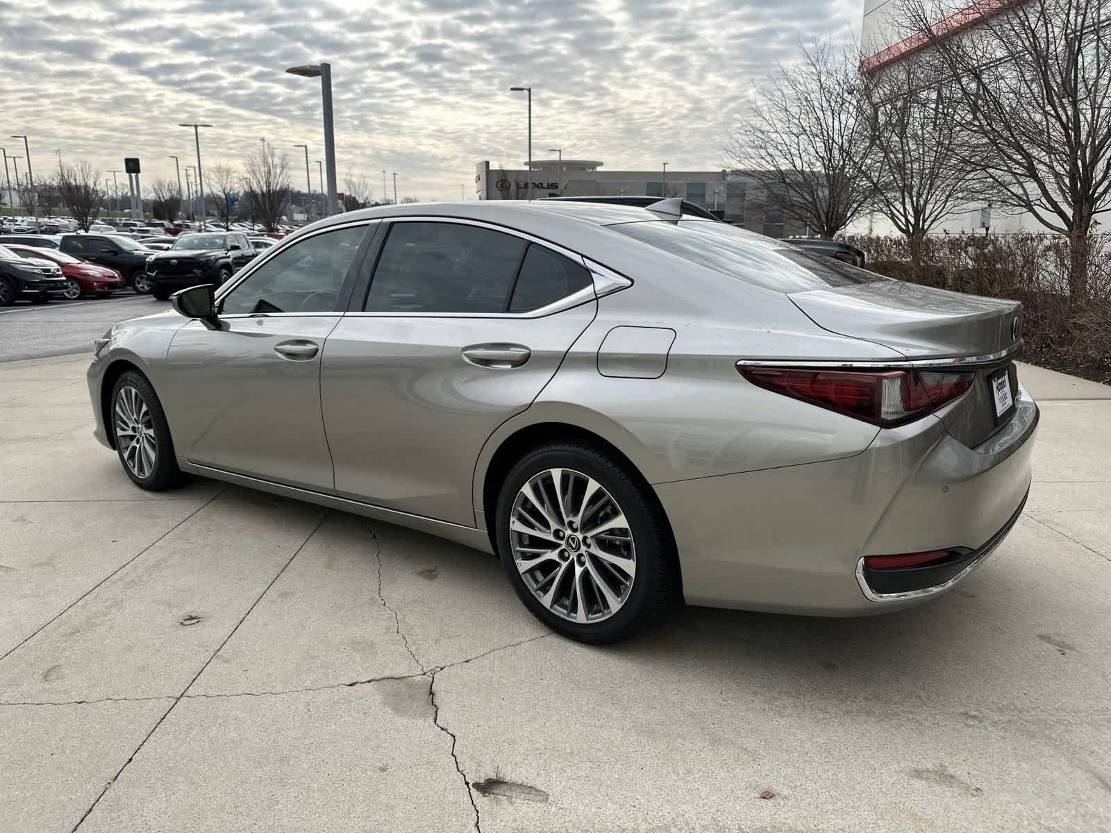 2021 Lexus ES  7