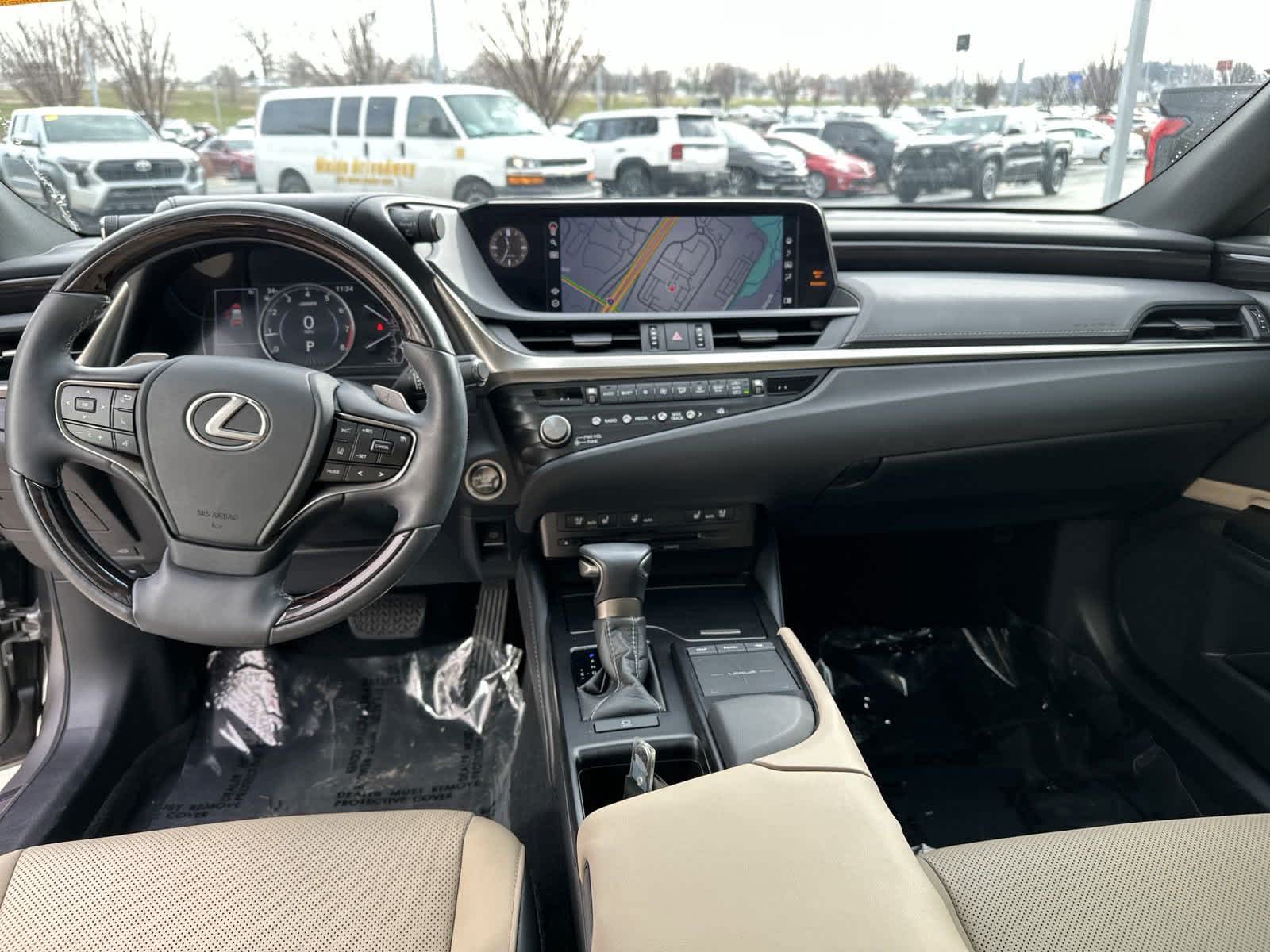 2021 Lexus ES  28