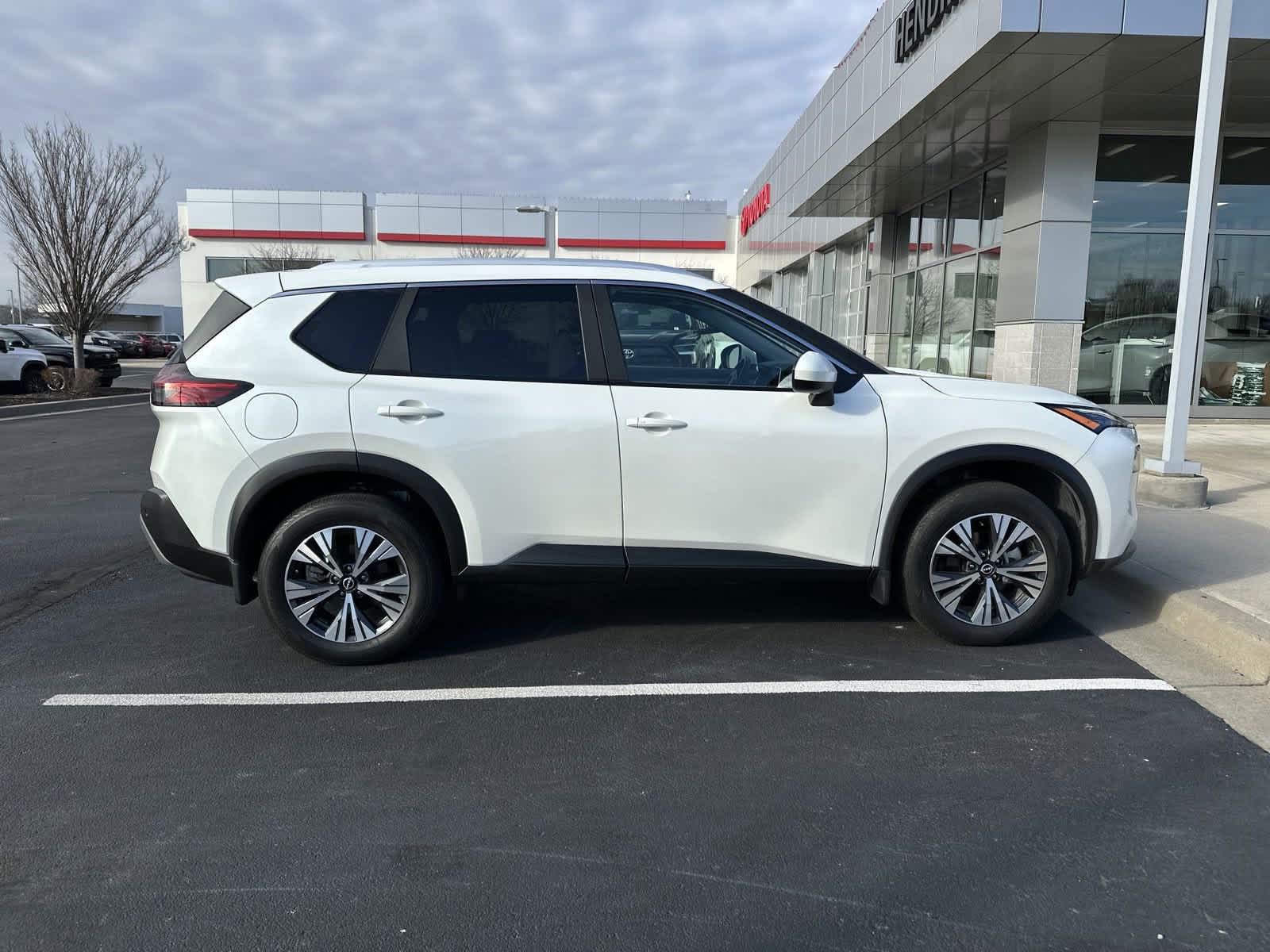 2023 Nissan Rogue SV 10