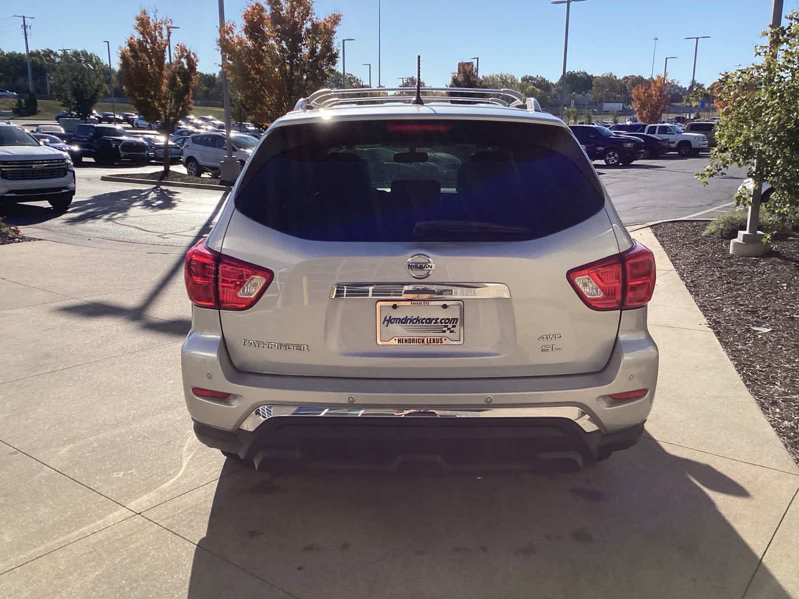 2018 Nissan Pathfinder SL 8