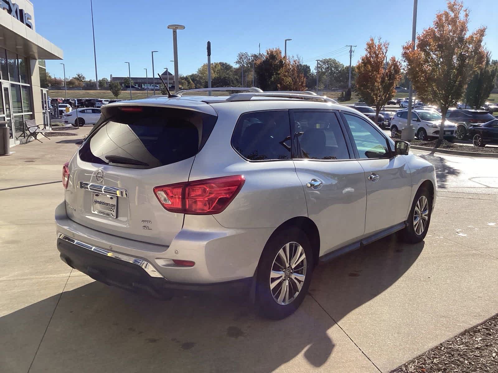 2018 Nissan Pathfinder SL 9