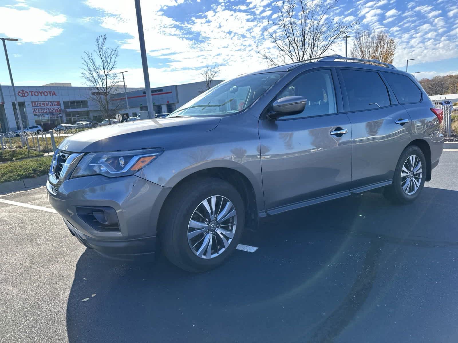 2019 Nissan Pathfinder S 4