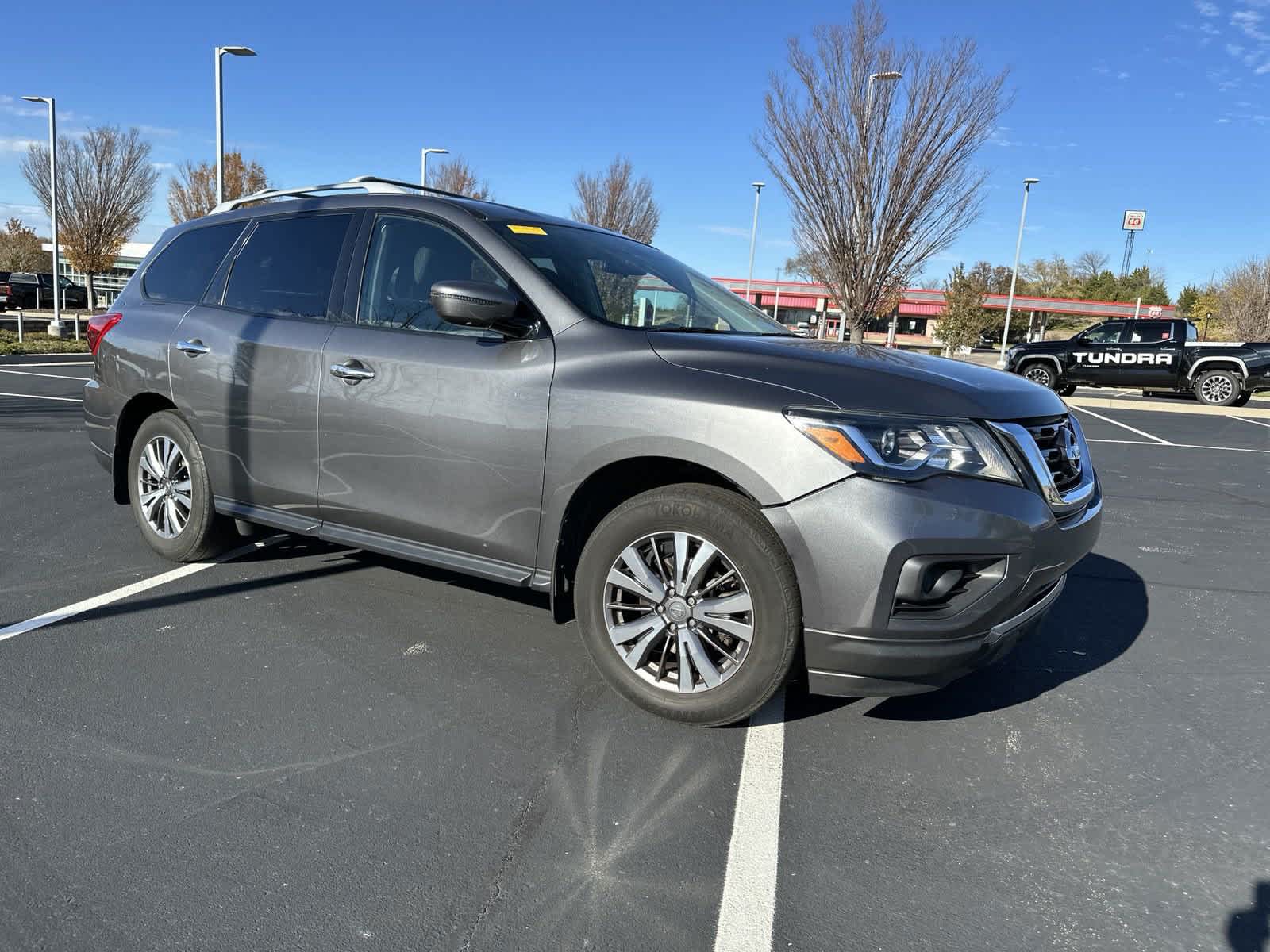 2019 Nissan Pathfinder S 2