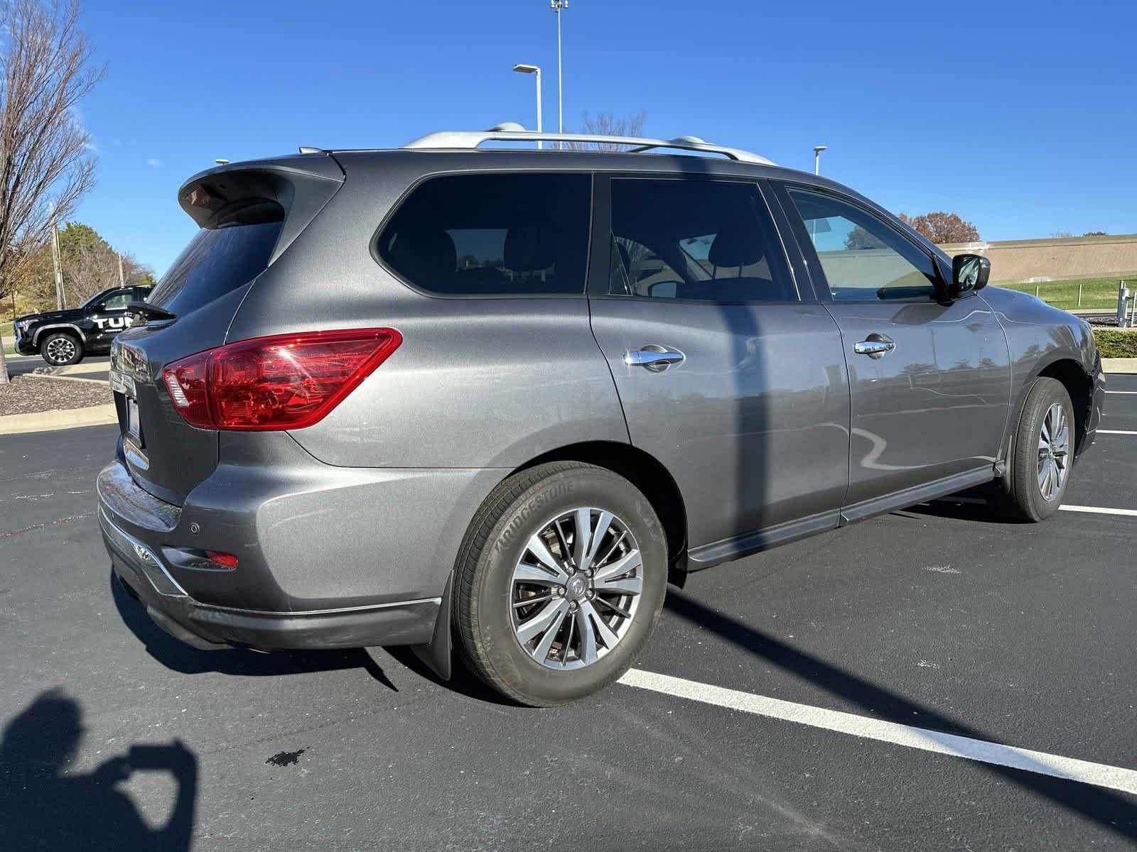 2019 Nissan Pathfinder S 9