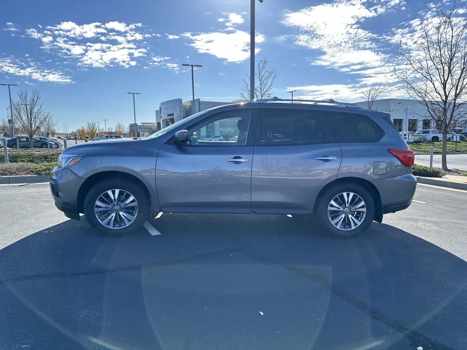 2019 Nissan Pathfinder S 6