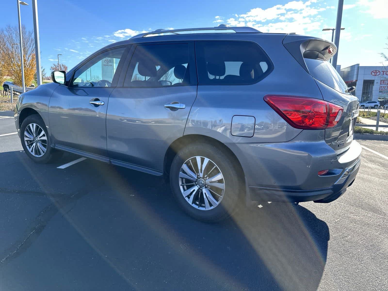 2019 Nissan Pathfinder S 7