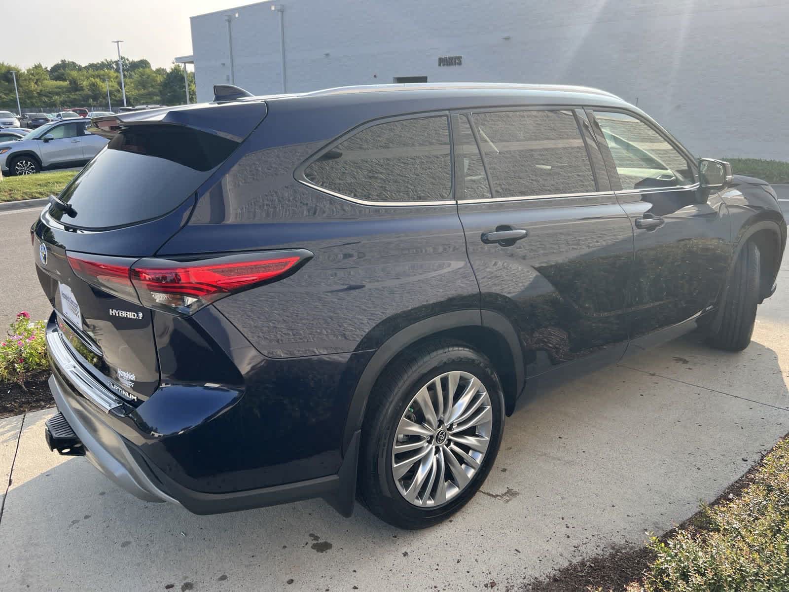 2023 Toyota Highlander Hybrid Platinum 9