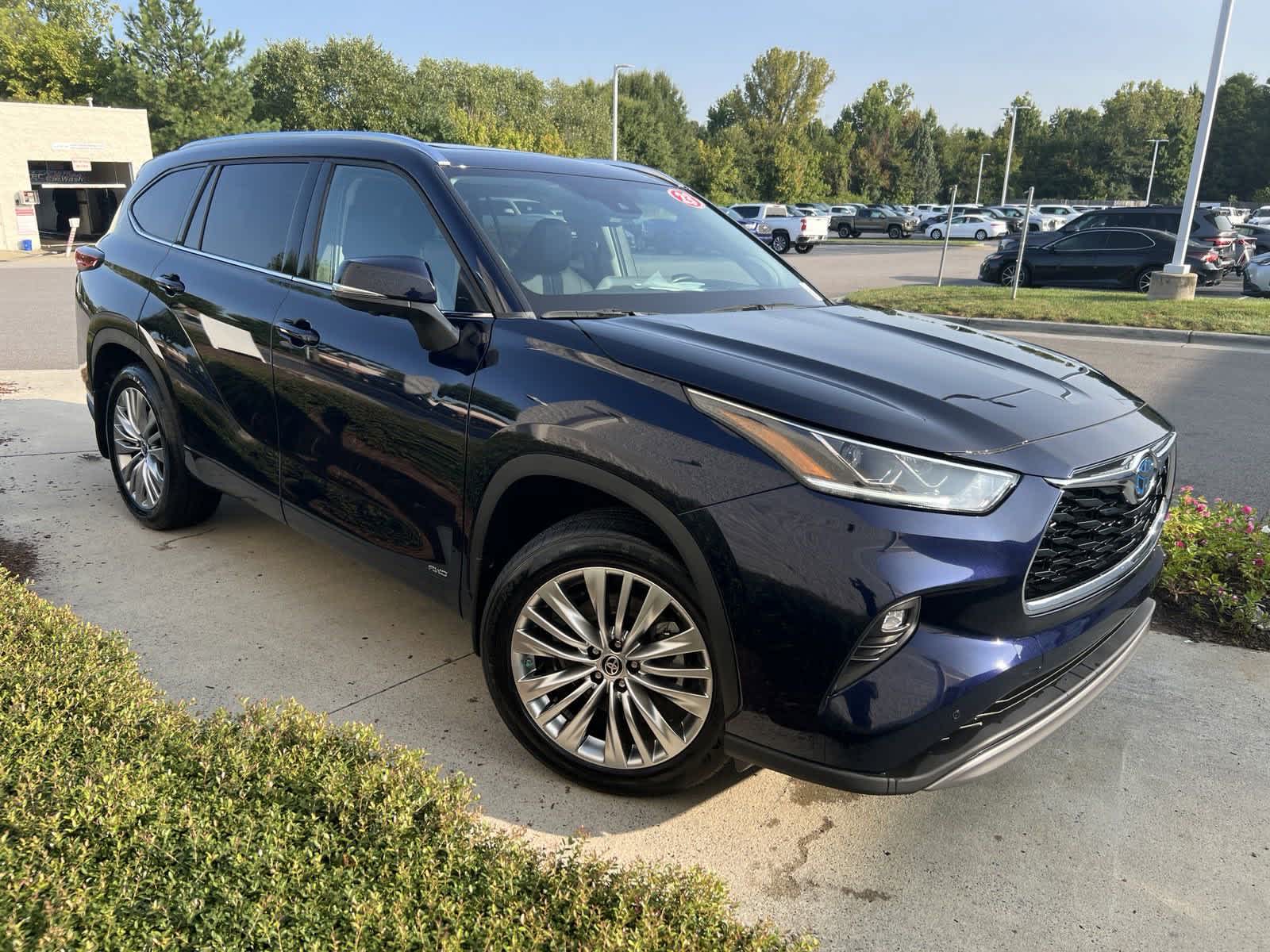 2023 Toyota Highlander Hybrid Platinum 2