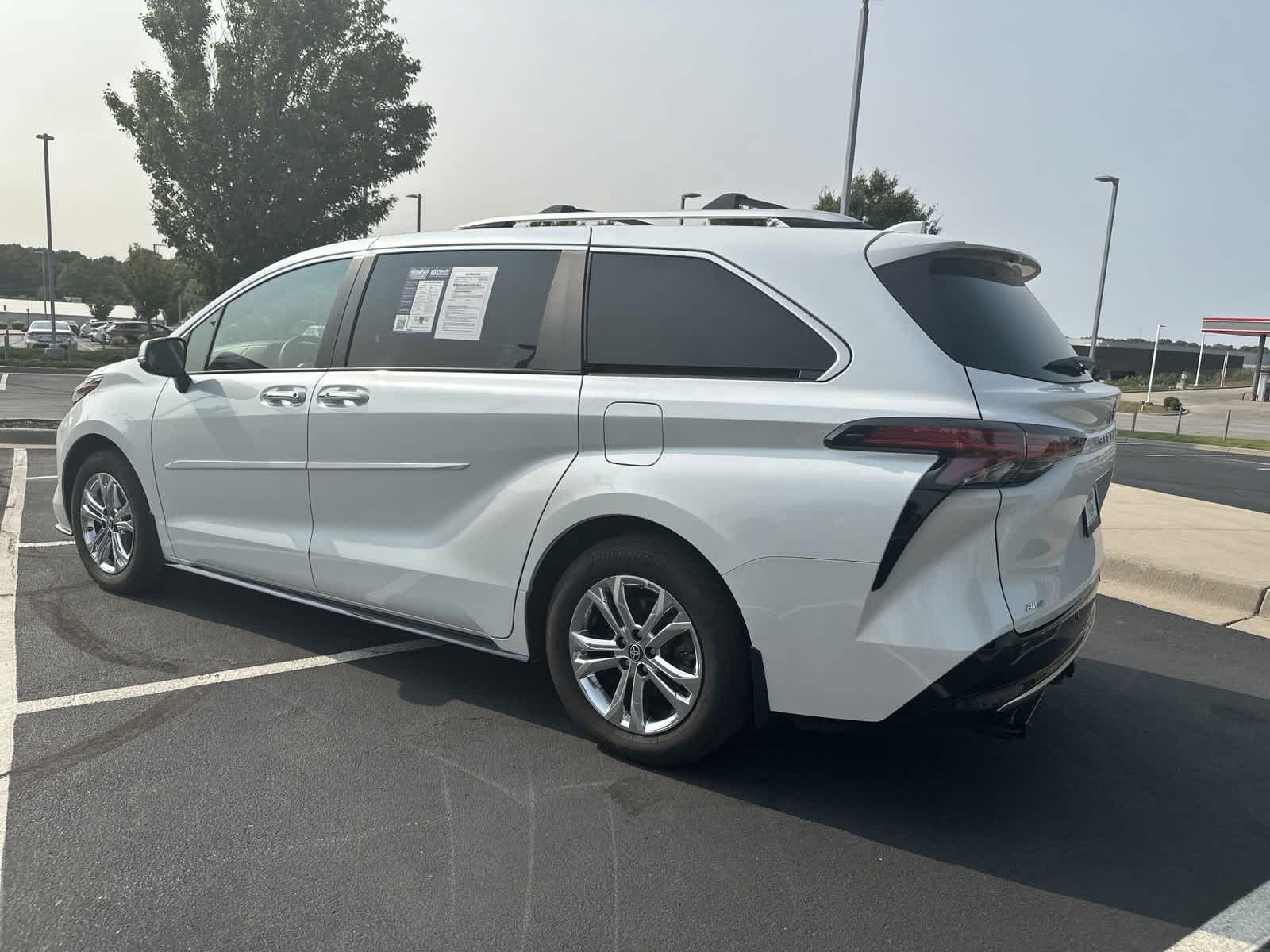 2022 Toyota Sienna Platinum 7