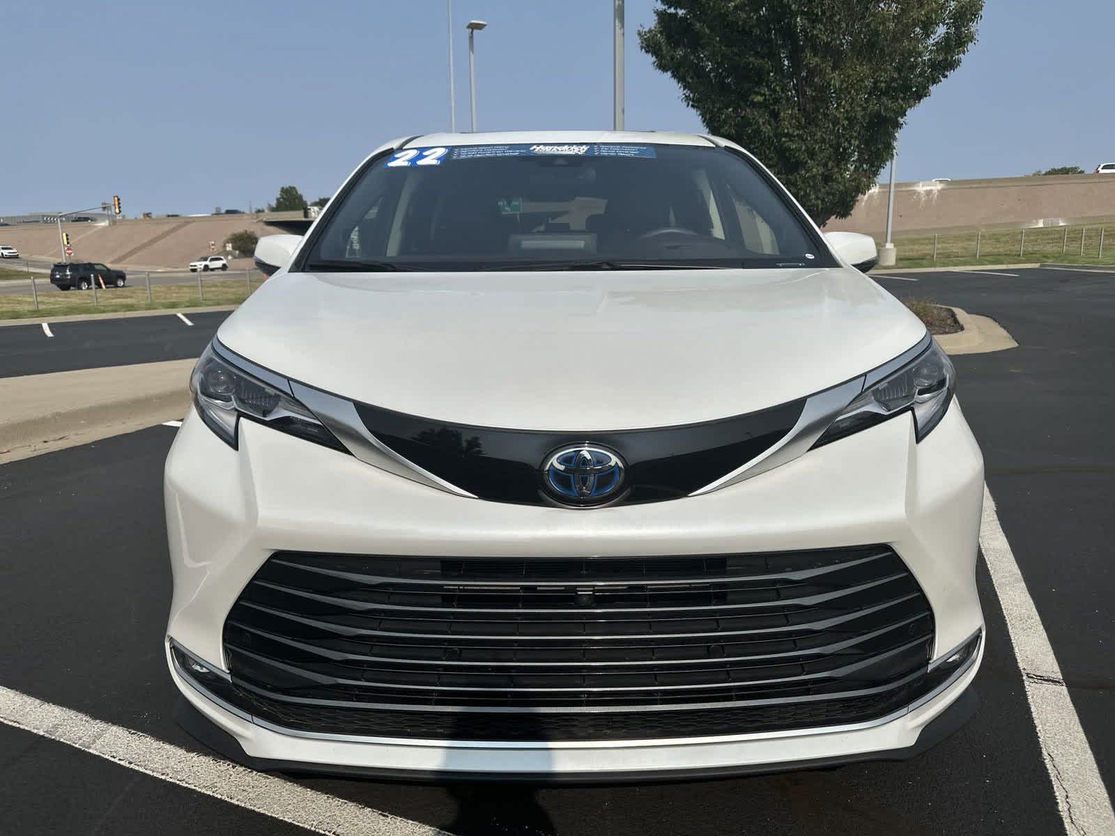 2022 Toyota Sienna Platinum 3