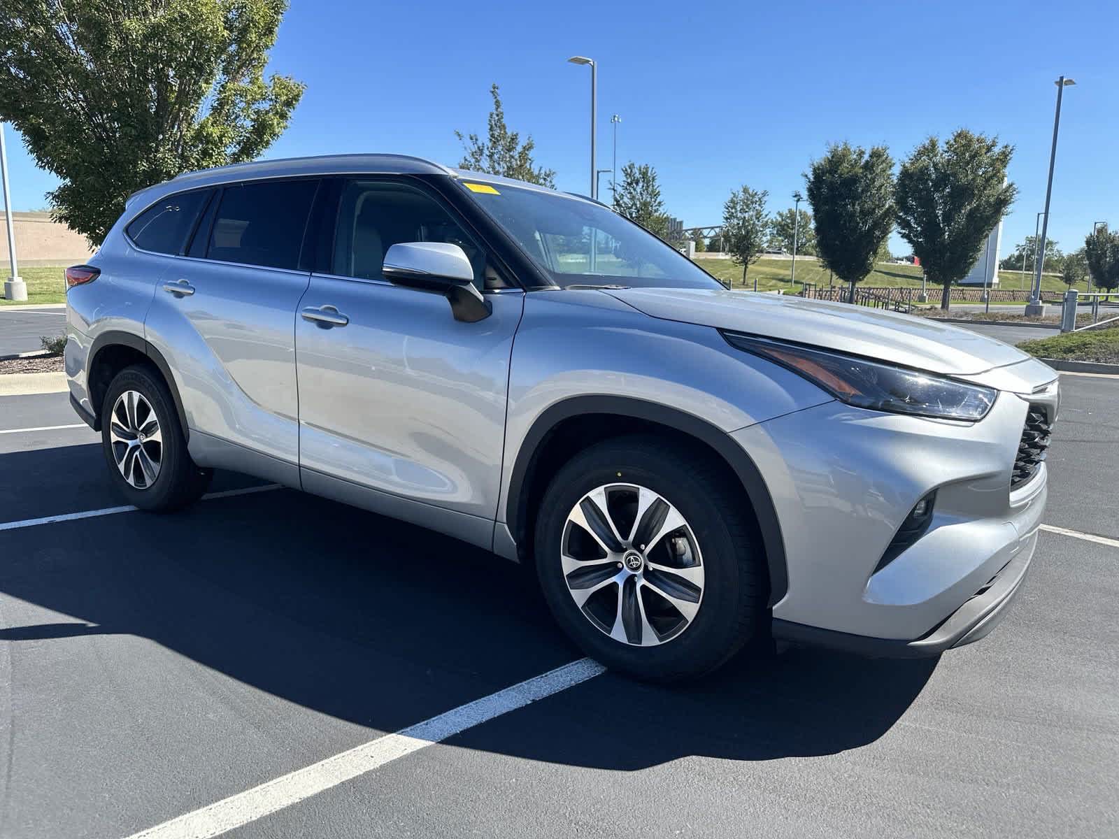 2022 Toyota Highlander XLE 2