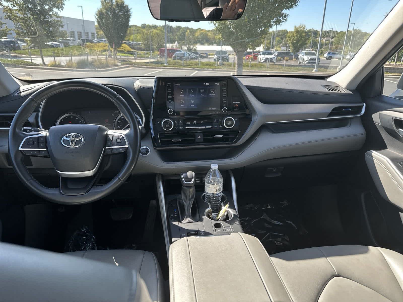 2022 Toyota Highlander XLE 28