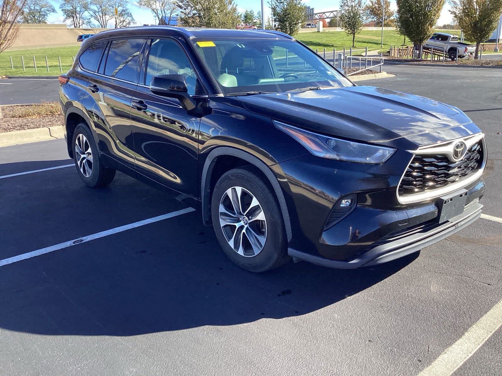 2021 Toyota Highlander XLE 2