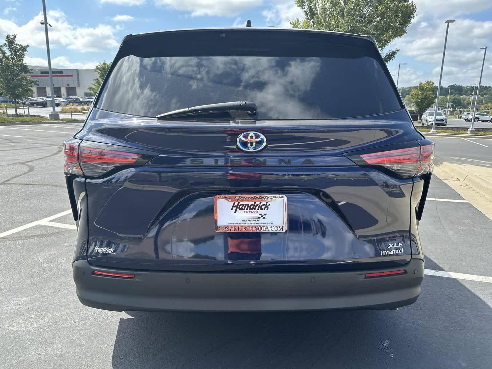 2021 Toyota Sienna XLE 8