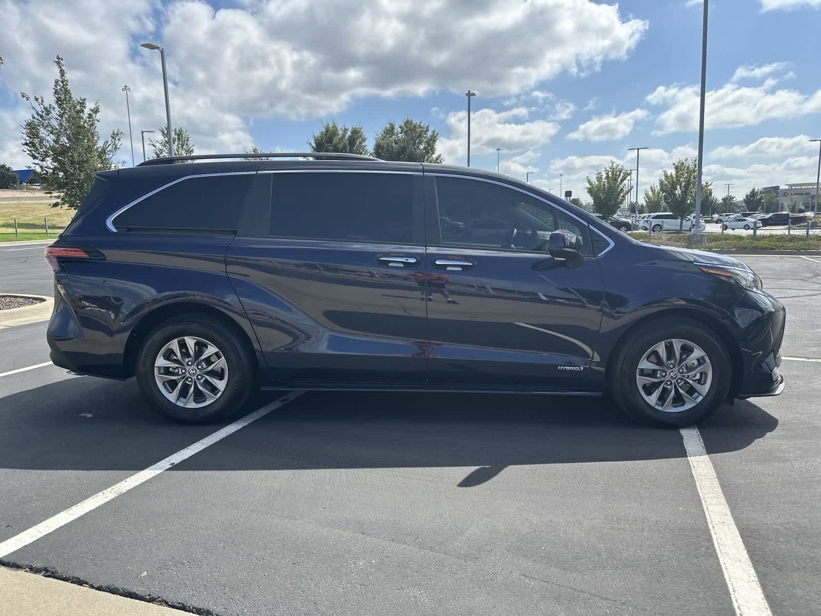 2021 Toyota Sienna XLE 10