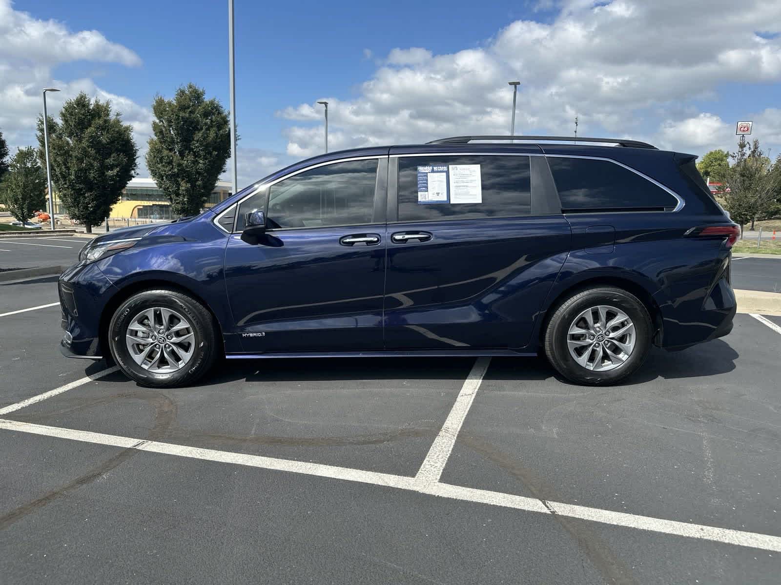 2021 Toyota Sienna XLE 6