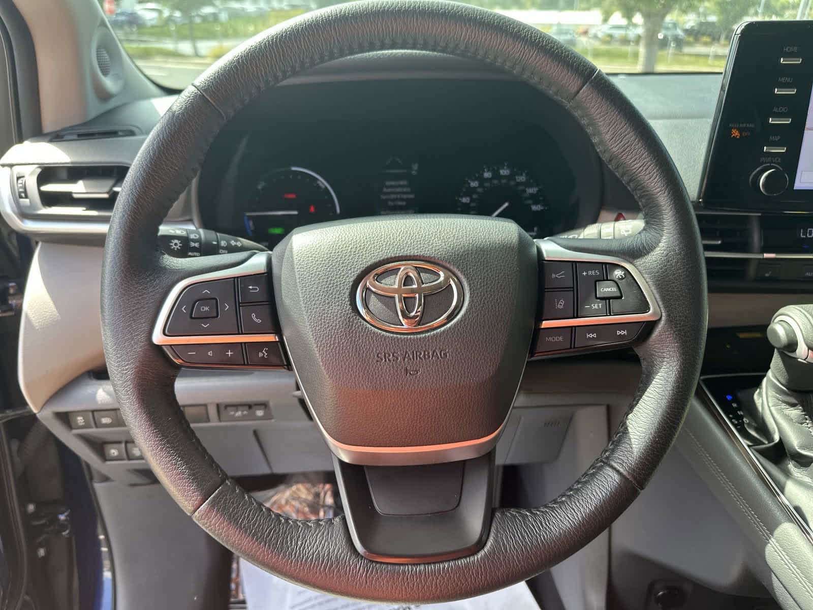 2021 Toyota Sienna XLE 17