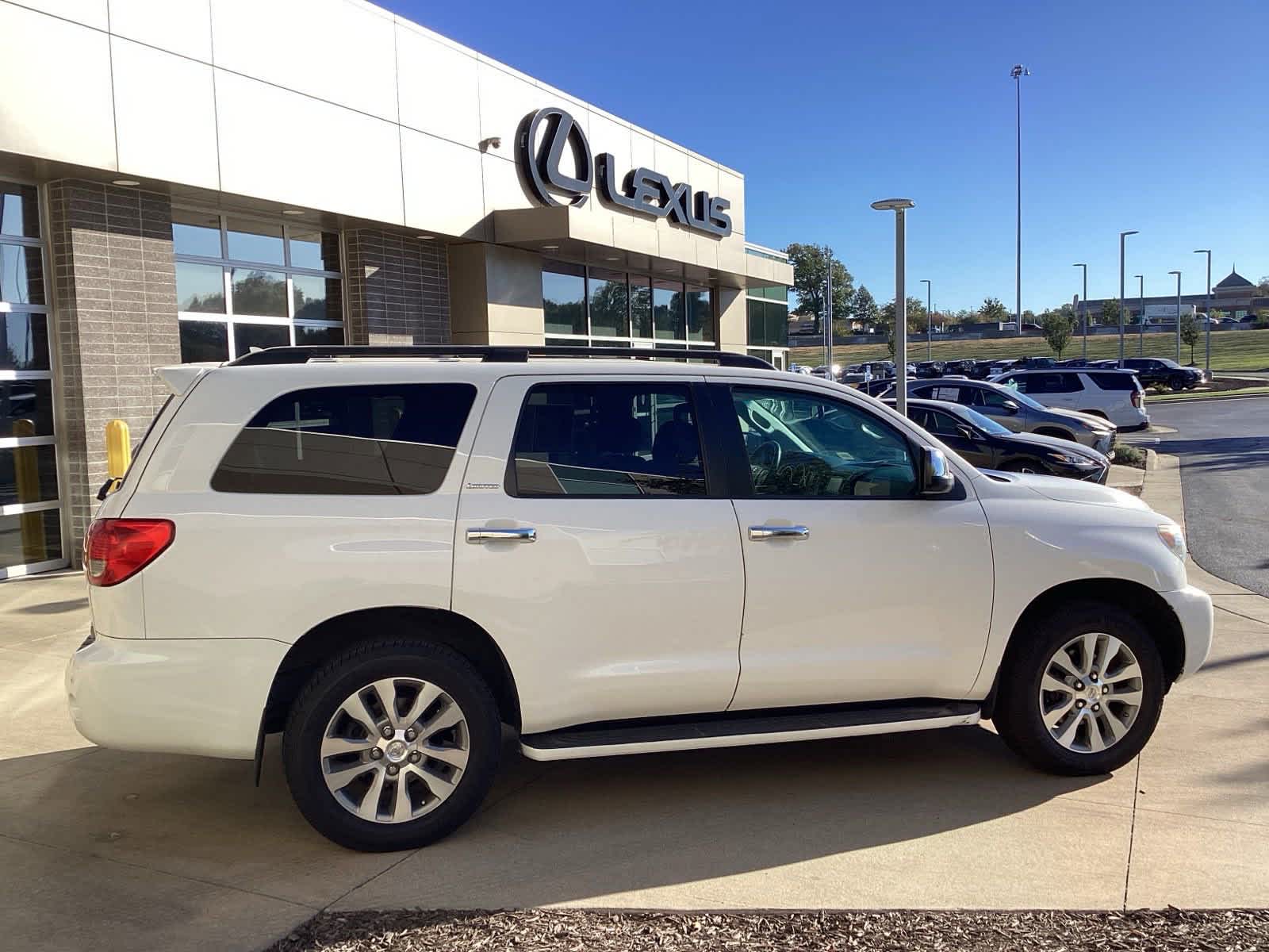 2016 Toyota Sequoia Limited 10