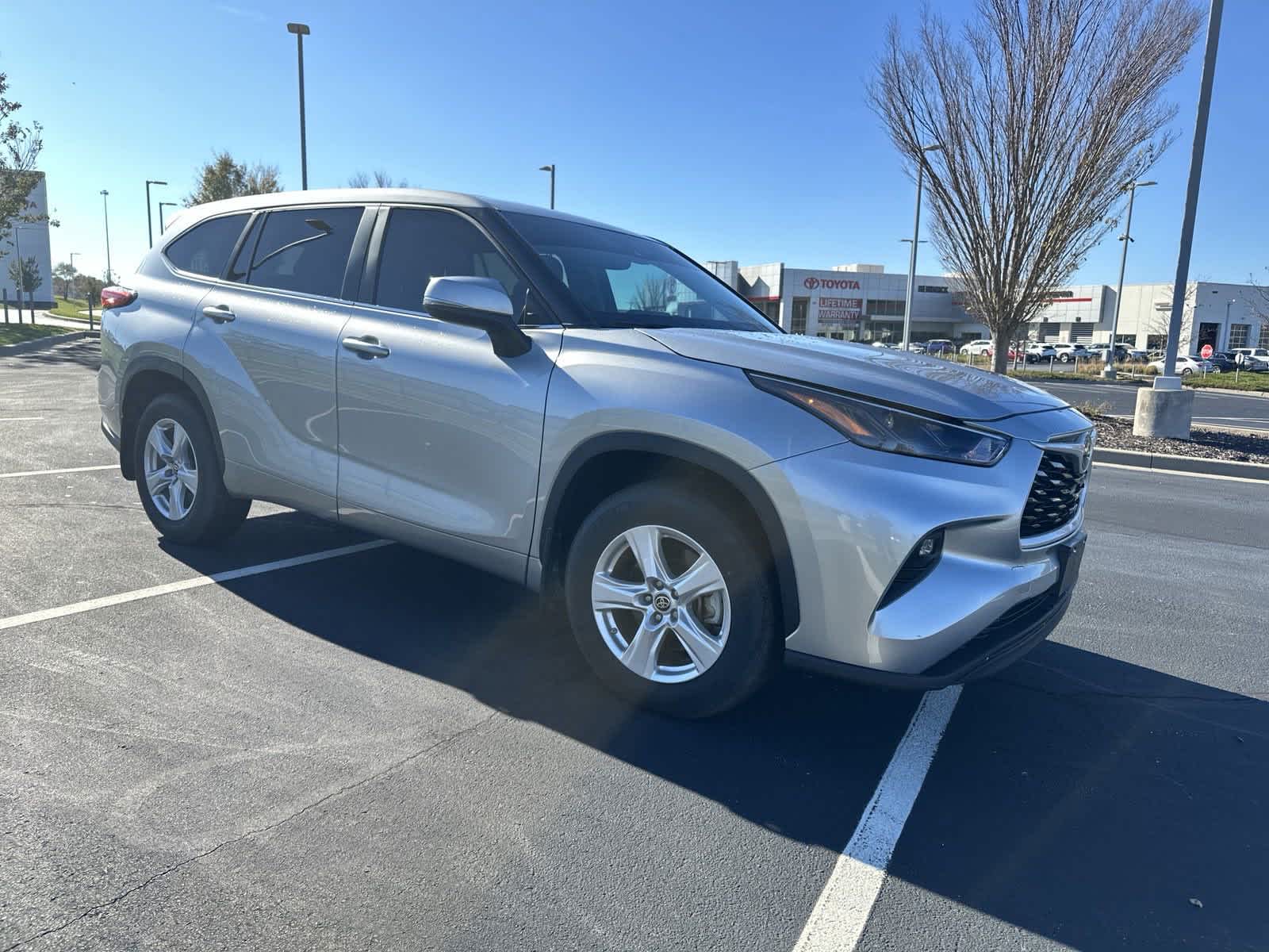 2023 Toyota Highlander LE 2